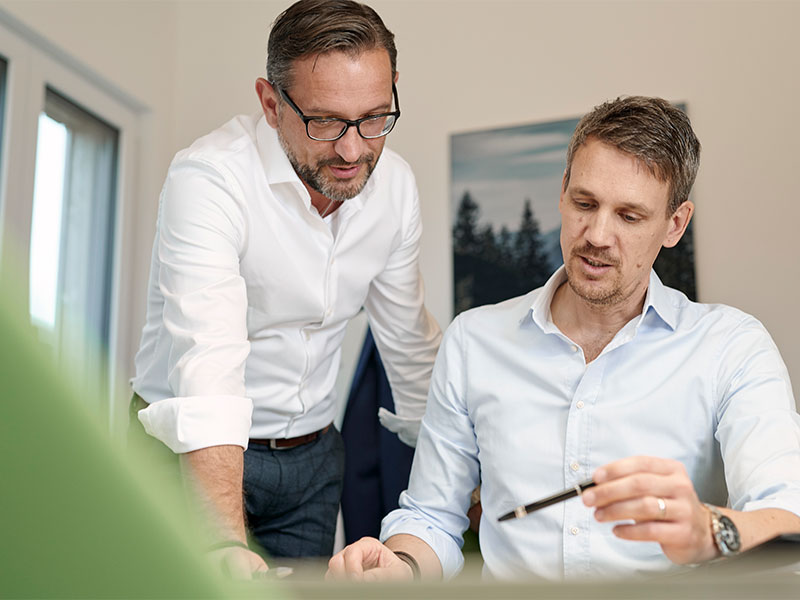 Beratung mit Blick auf die Produktion - Unsere Aufgabe ist die Umsetzung Ihres Designs in eine zuverlässig funktionierende elektronische Baugruppe. Wir beraten Sie gerne in allen Aspekten, die zur Realisierung und Fertigung Ihrer Elektronik zu beachten sind.