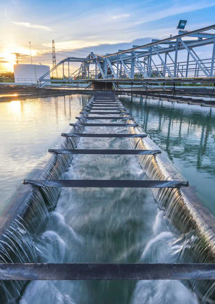 Moderne Wasseraufbereitungsanlage als Referenzprojekt für industrielle Steuerungssysteme und MSR-Elektronikfertigung.